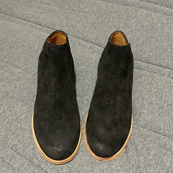 NEW FRYE Suede Elyssa Women’s Booties Black Size 8 - Picture 7 of 7